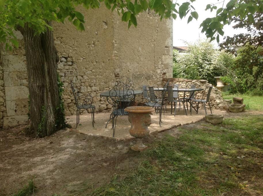 Ancien Presbytere Au Coeur Du Village Mauvezin  المظهر الخارجي الصورة