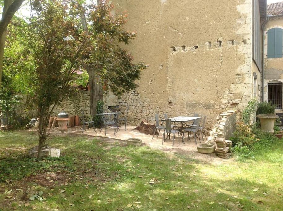 Ancien Presbytere Au Coeur Du Village Mauvezin  المظهر الخارجي الصورة